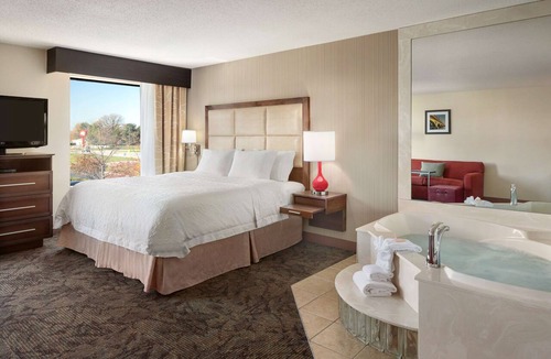 Sterling Heights Hotel | Hampton Inn & Suites Detroit/Sterling Heights