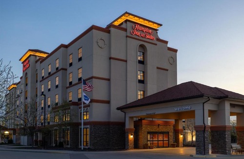 West Des Moines Hotel | Hampton Inn & Suites West Des Moines Mill Civic