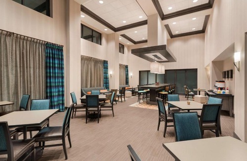 West Des Moines Hotel | Hampton Inn & Suites West Des Moines Mill Civic