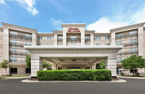 Sterling Hotel | Hampton Inn & Suites Washington-Dulles International Airport