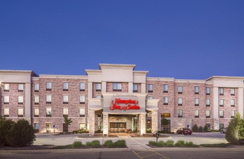 West Bend Hotel | Hampton Inn & Suites West Bend
