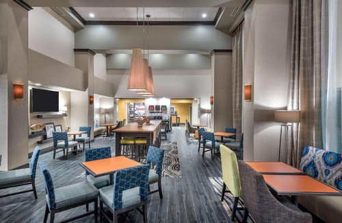 Interchange Square Hotel | Hampton Inn & Suites West Melbourne-Palm Bay Road