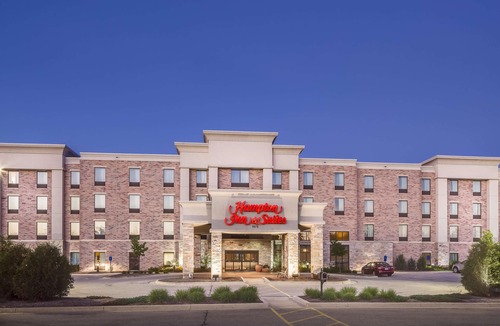West Bend Hotel | Hampton Inn & Suites West Bend