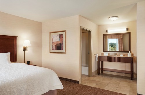 West Bend Hotel | Hampton Inn & Suites West Bend
