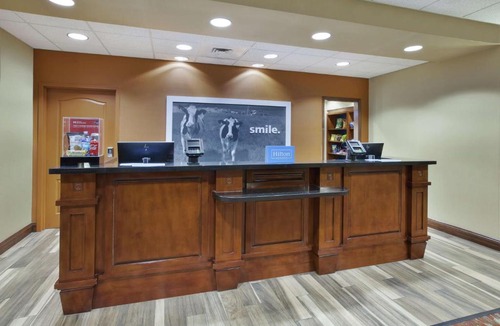 Greenwich Hotel | Hampton Inn & Suites Wichita-Northeast