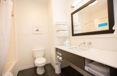 Toledo Hotel | Hampton Inn Toledo Oregon