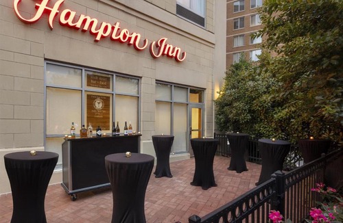 Mount Vernon Triangle Hotel | Hampton Inn Washington DC - Convention Center