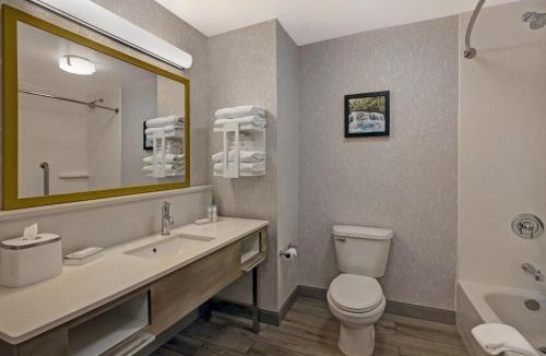 Westfield Hotel | Hampton Inn Westfield