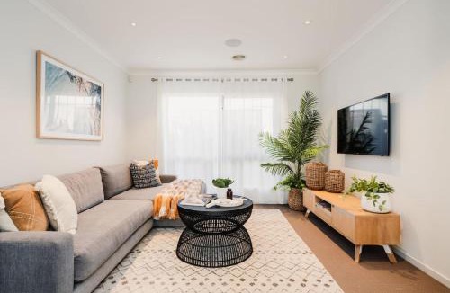 Armstrong Creek House | Hamptons Haven Luxe 4 bedroom, 2 bathroom, WIFI, Great for wedding stays Managed by Host On The Coast
