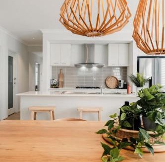 Armstrong Creek House | Hamptons Haven Luxe 4 bedroom, 2 bathroom, WIFI, Great for wedding stays Managed by Host On The Coast