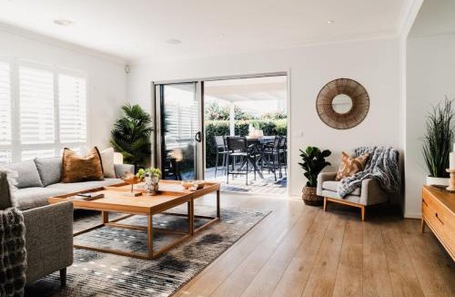 Armstrong Creek House | Hamptons Haven Luxe 4 bedroom, 2 bathroom, WIFI, Great for wedding stays Managed by Host On The Coast