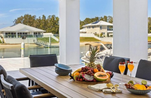 Yamba House | Hamptons House - Heated Pool and Private Pontoon - Holiday Yamba