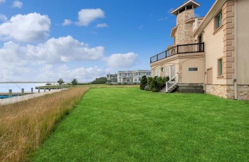 Remsenburg Apartment | Hamptons Romantic Waterfront Queen Suite