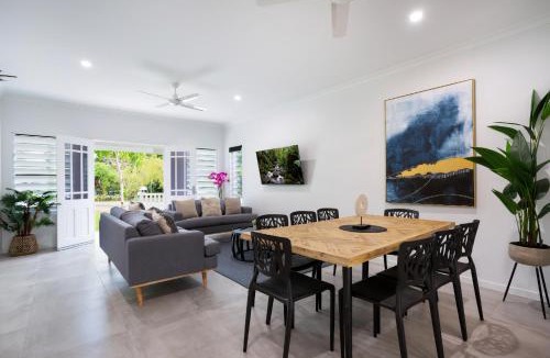 Edge Hill House | Hamptons Spa Villa - Edge Hill Cairns sleeps 9 Pet Friendly
