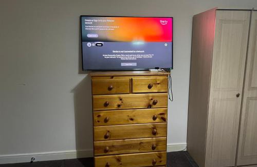 Stonnall House | HAMS REST PLACE - Strictly Only ONE GUEST ALLOWED IN ONE ROOM A SECOND ACCOMPANYING PERSON WILL NOT BE ALLOWED INTO THE PROPERTY