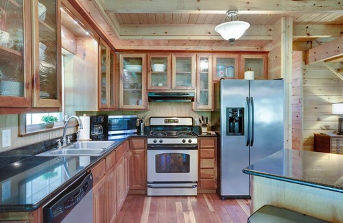 Indian Rock Springs Cabin | Hand-Crafted Log Cabin in Mountain Forest! Pets OK, Fiber, Near Casino/Rafting