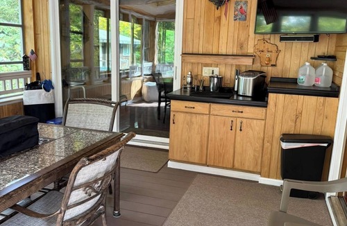 Upson Ski Chalet | Hander Haus: 6 bed 3 bath chalet at Whitecap Mountains.