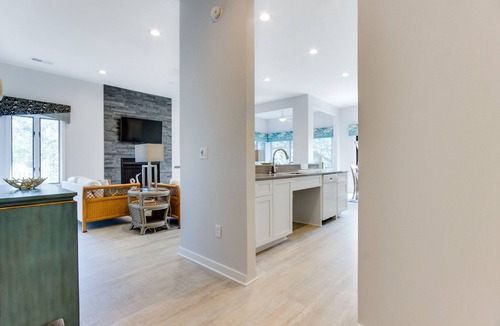 Seabrook Island Villa | Handicap accessible villa featuring views of hole #1 at Crooked Oaks