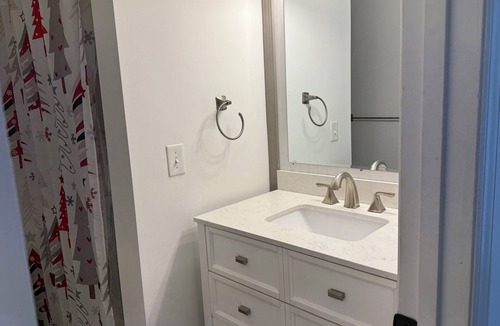Woodcroft Condo | Handicap accessible 2 bedroom updated condo