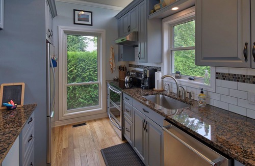 Dashwood Cottage | Hank's Lakefront Cottage: Lots Of Space And Ready For Your Lake Huron Vacation!