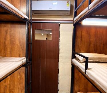 Kurla Hostel | Hans Dormitory