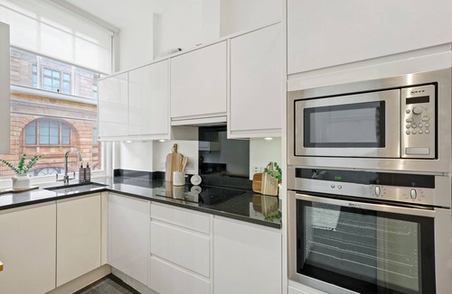 Brompton & Hans Town Apartment | Hans Road Flat