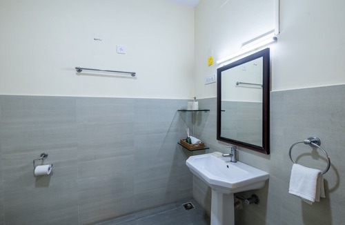 Thousand Lights West Bed & Breakfast | Hanu Reddy Residences Wallace Garden