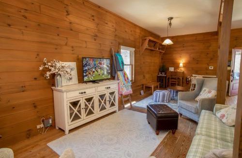 Apple Ridge House | Happy Apple