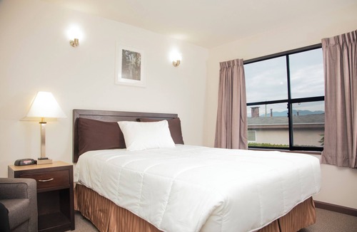 Burnaby Hotel | Happy Day Inn