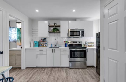 Cornwall Apartment | Happy Haven: 5mins to St. Lawrence College