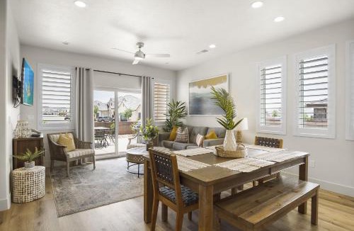 Washington Fields House | Happy Hawaiian Themed Condo