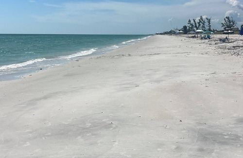 Placida House | HAPPY HIDEAWAY - Closest Gulf-Front Unit to the Beach – No Resort fees. Sleeps 6