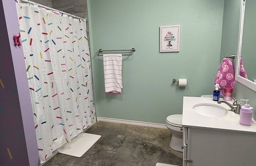 San Leon House | Happy Hideaway: Fun & Unique Stay in San Leon