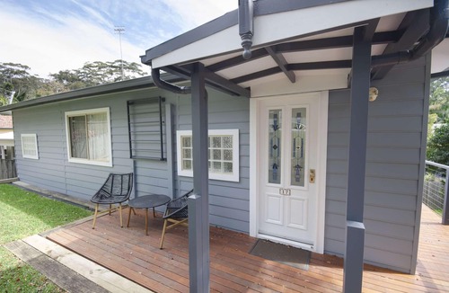 Avoca Beach House | "Happy Ours" - Walking Distance to Shops & Beach