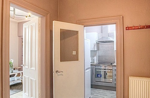 Glasgow Westend Apartment | Happy Sourced