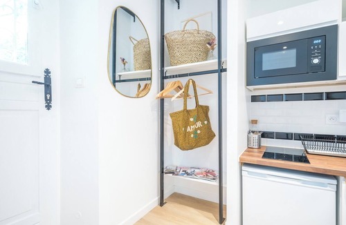 7th Arrondissement Apartment | Happy Stay Paris - Eiffel Studio with terrasse