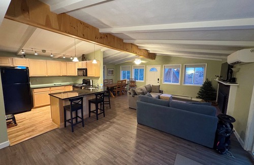 Intervale Ski Chalet | Happy Tails Hideaway 4 Bedroom Chalet located near everything