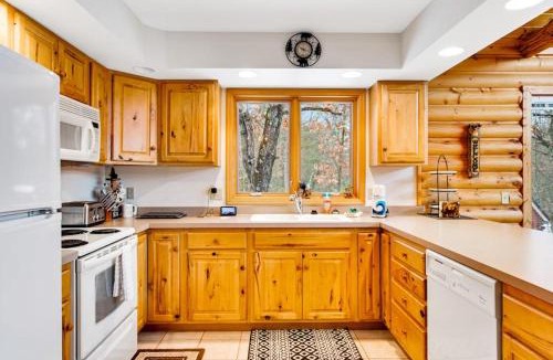 Friendship House | Happy Trails Cabin