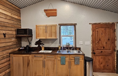 Libby Cabin | Happy Trails Treehouse