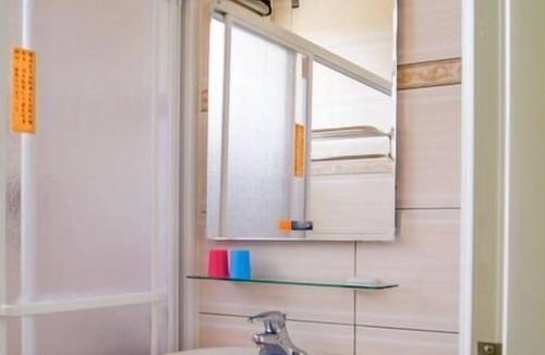 Jinning Hostel | Happy Tree Hostel