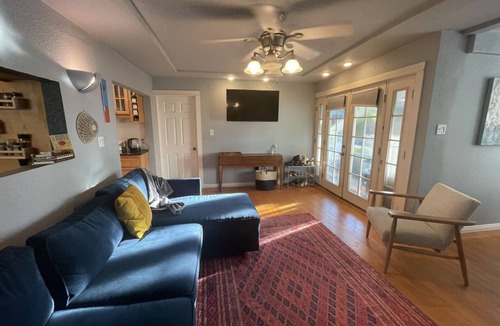 Alamitos Beach House | Happynest! Cozy beach bungalow walking distance to restaurants and the beach