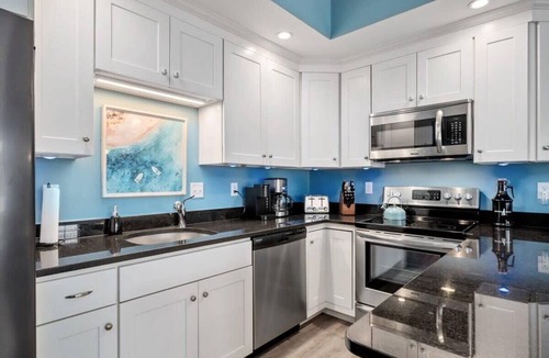 Hampton Condo | Harbor Hideaway | Steps To Beach | Elevator