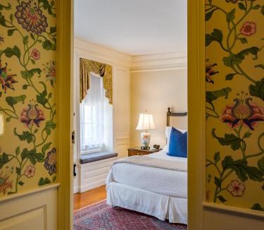 Marblehead Hotel | Harbor Light Inn