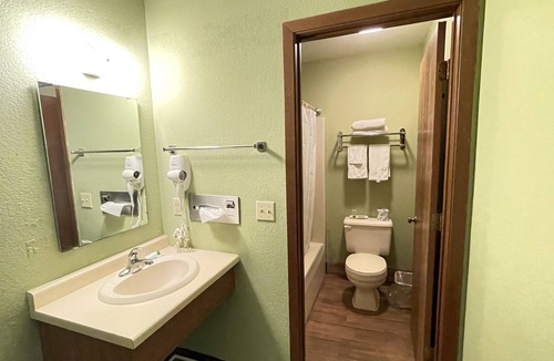 Kewaunee Hotel | Harbor Lights Lodge