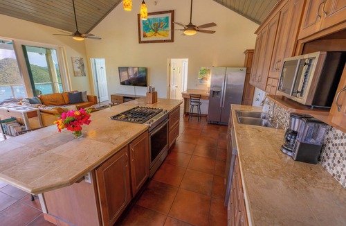 Estate Carolina House | ★ Harbor Master ★ Solar/Battery, Family Friendly, Private Salt Pool & Sunrises