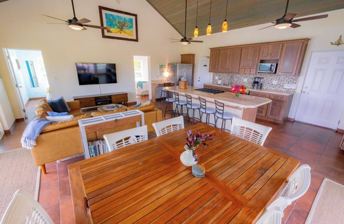 Estate Carolina House | ★ Harbor Master ★ Solar/Battery, Family Friendly, Private Salt Pool & Sunrises