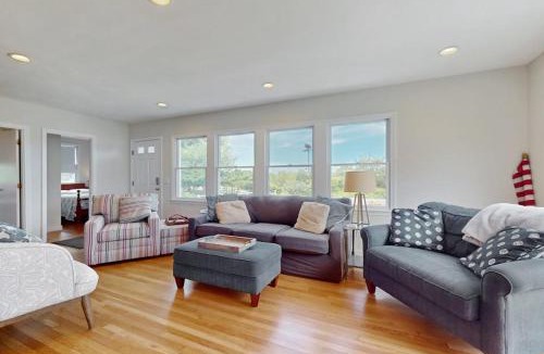 Bourne House | Harbor Point Cottage
