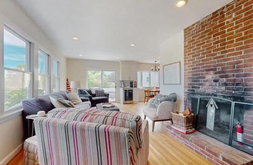 Bourne House | Harbor Point Cottage