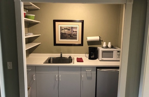 Bayfield Hotel | Harbor's Edge Motel