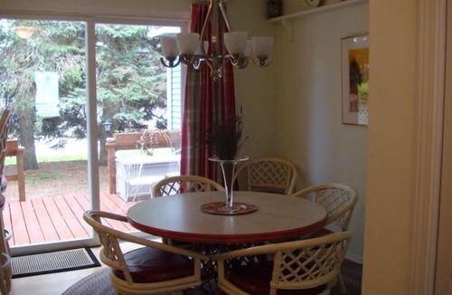 Harbor Springs Condo | Harbor Springs, Bay Street, close to everything! Just steps from Zoll St. Beach.